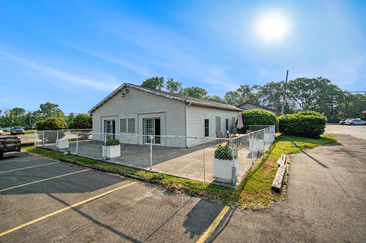Great Lakes Inn & Suites South Haven Exteriör bild