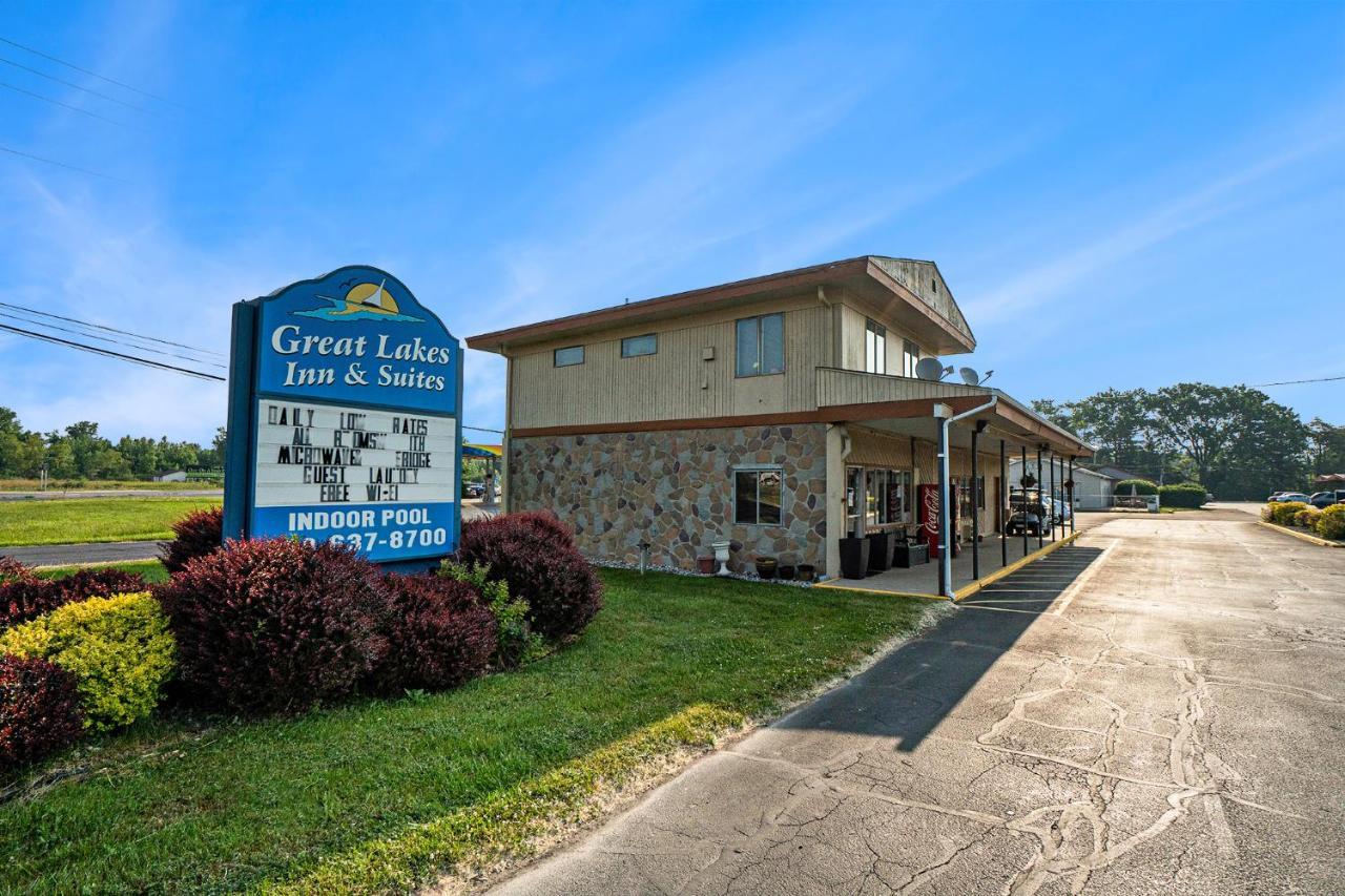 Great Lakes Inn & Suites South Haven Exteriör bild