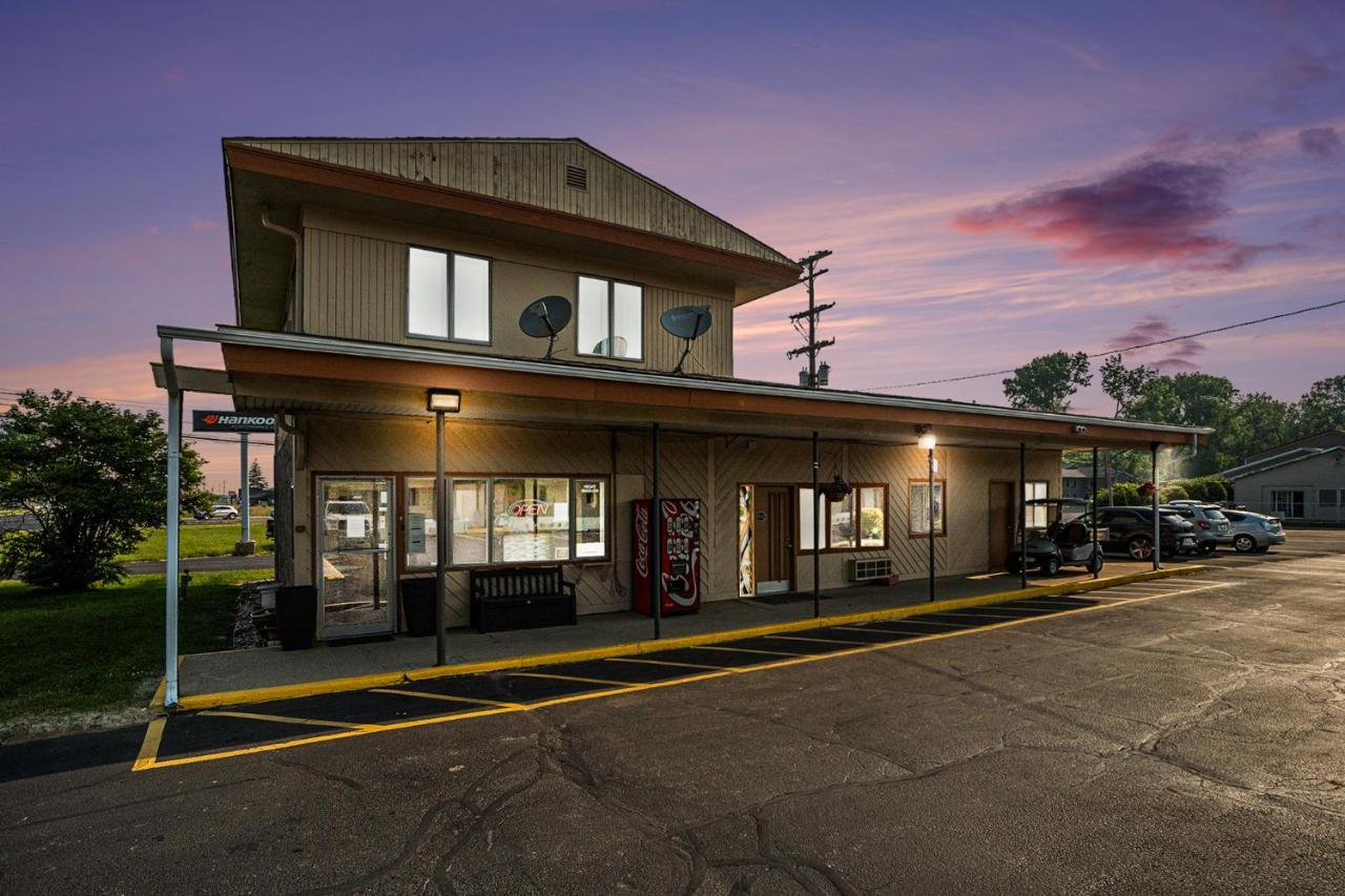 Great Lakes Inn & Suites South Haven Exteriör bild