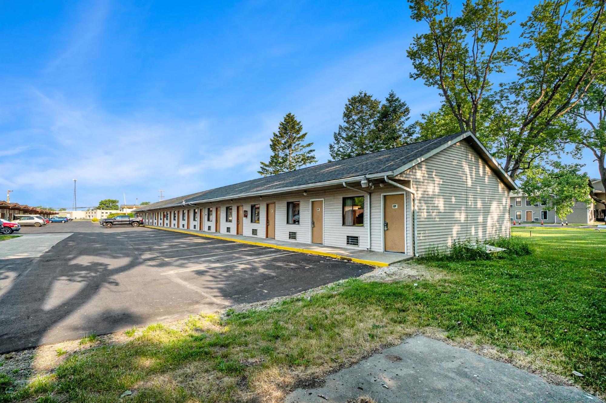 Great Lakes Inn & Suites South Haven Exteriör bild