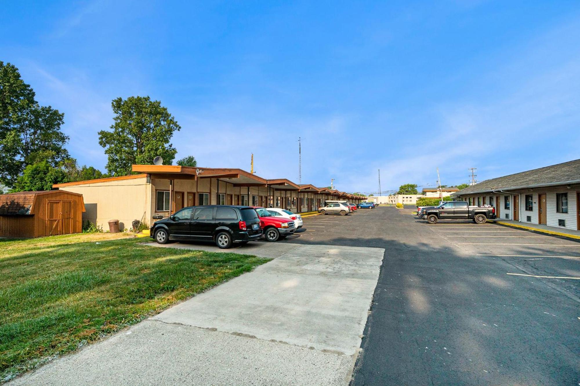 Great Lakes Inn & Suites South Haven Exteriör bild